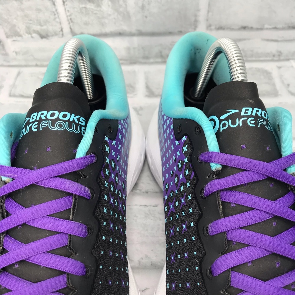 Brooks - Picture 7 of 10